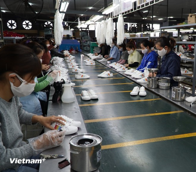 皮革和鞋类企业加大对技术的投资力度。图自Vietnam+ dagiay1.jpg