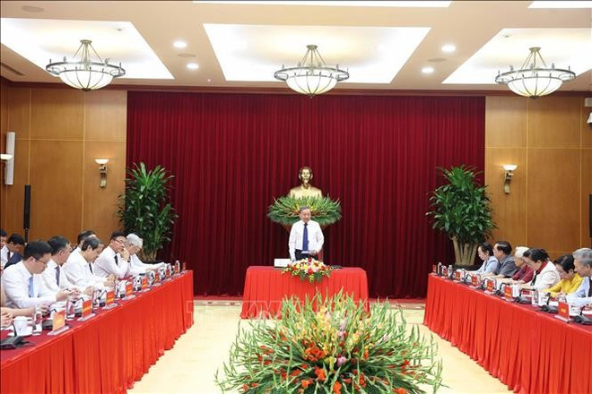 越共中央总书记苏林会见了越南助学协会中央常务委员会。图自越通社 to-lam.jpg