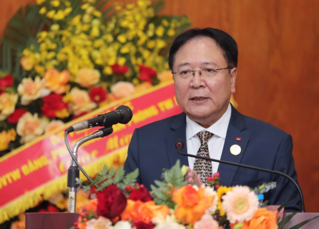 越南文化产业发展协会主席、人民艺术家王维边。图自越通社 screenshot-2025-12-10-213712.png