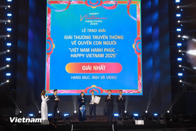 le-trao-giai-thuong-truyen-thong-ve-quyen-con-nguoi-2025-7.jpg
