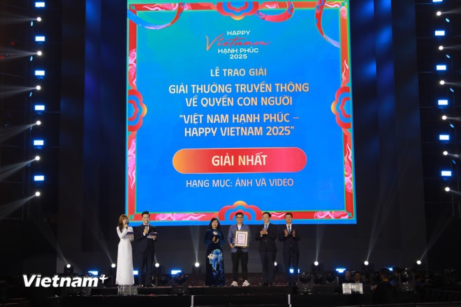 le-trao-giai-thuong-truyen-thong-ve-quyen-con-nguoi-2025-8.jpg