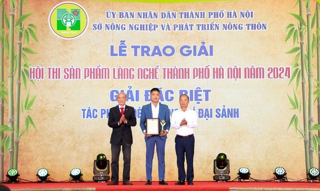2024年手工艺村产品大赛颁奖仪式。图自hanoi.gov.vn dac-biet-17555203663101110073707.jpg