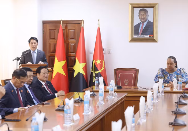 vna-potal-chu-tich-nuoc-tham-lam-viec-voi-dang-mpla-cam-quyen-cua-angola-8199311.jpg