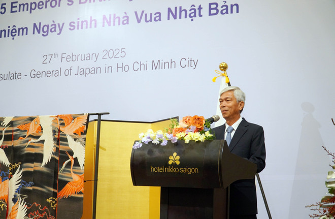 胡志明市人民委员会副主席武文欢发表讲话。图自越通社 vna-potal-le-ky-niem-65-nam-ngay-sinh-nha-vua-nhat-ban-tai-thanh-pho-ho-chi-minh-7878721.jpg