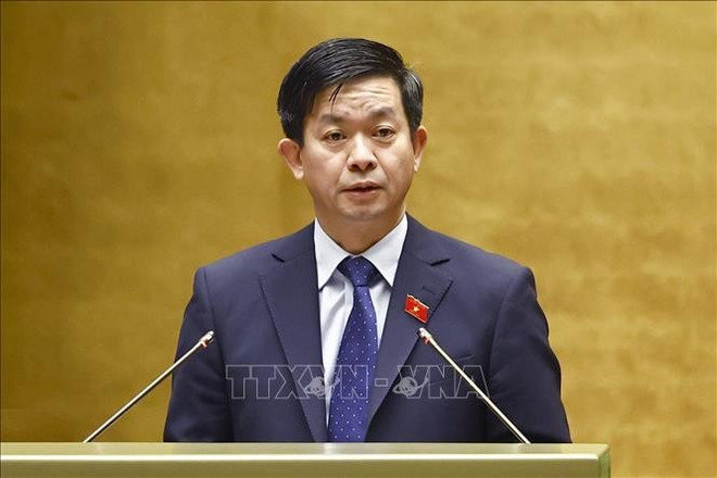 国会秘书长、国会办公厅主任黎光松发表讲话。图自越通社 le-quang-tung-19225-1.jpg