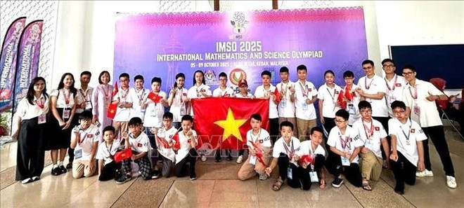 越南学生在国际数学与科学奥林匹克竞赛中荣获多个奖项。图自越通社 toan1-91025.jpg