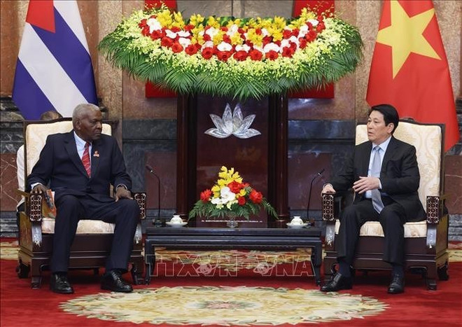 越南国家主席梁强会见古巴全国人民政权代表大会主席埃斯特万·拉索·埃尔南德斯。图自越通社 ctn.jpg