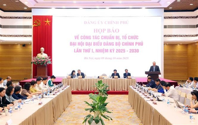 新闻发布会现场。图自越通社 vna-potal-dang-bo-chinh-phu-se-to-chuc-dai-hoi-dai-bieu-lan-thu-i-tu-ngay-12-den-13-10-8327010.jpg
