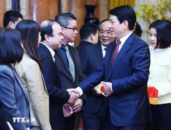 chu-tich-nuoc-gap-mat-can-bo-nhan-vien-van-phong-chu-tich-nuoc-dau-xuan-at-ty-7836693-resize-1.jpg