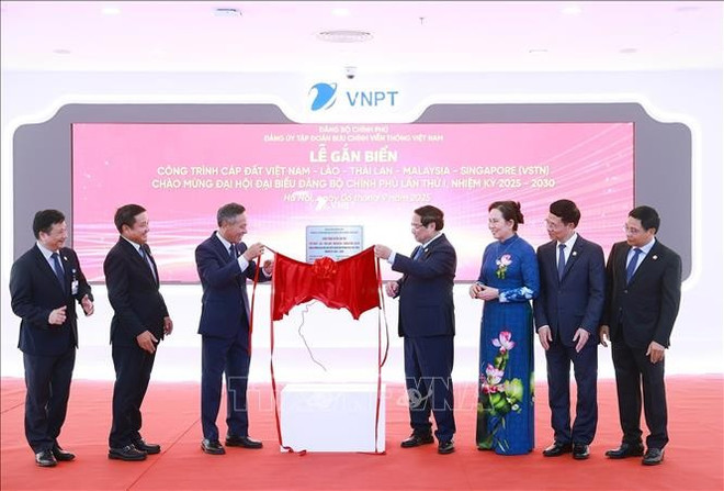 越南政府总理范明政出席VNPT集团越南、老挝、泰国、马来西亚和新加坡陆地电缆项目授牌仪式。图自越通社 uuid6b6f51d8-8752-4fde-860a-ed55e5935df6code001library1type1mode1loctruecaptrue.jpg
