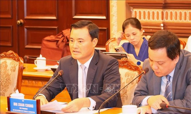 胡志明市人民委员会副主席裴春强发表讲话。图自越通社 hop-tac-26925.jpg