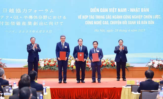 vna-potal-thu-tuong-pham-minh-chinh-va-thu-tuong-nhat-ban-du-dien-dan-doanh-nghiep-viet-nam-nhat-ban-8001301.jpg