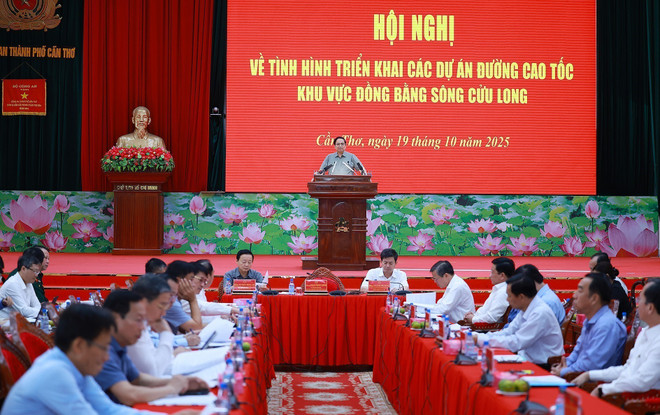 会议现场。图自越通社 vna-potal-thu-tuong-chu-tri-hoi-nghi-trien-khai-cac-du-an-duong-cao-toc-khu-vuc-dong-bang-song-cuu-long-8348271.jpg