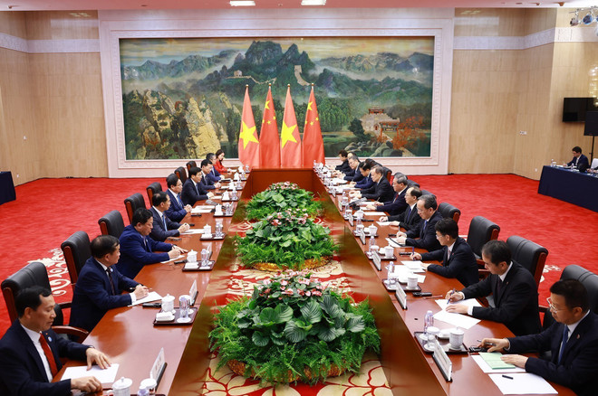 越南政府总理范明政与中国国务院总理李强举行会谈。图自越通社 vna-potal-thu-tuong-pham-minh-chinh-hoi-dam-voi-thu-tuong-trung-quoc-ly-cuong-8110507.jpg