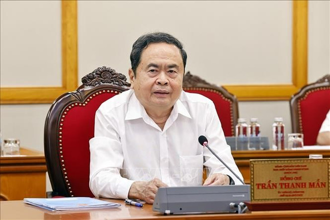 国会主席陈青敏在会议上发表讲话。图自越通社 tran-thanh-man-2.jpg