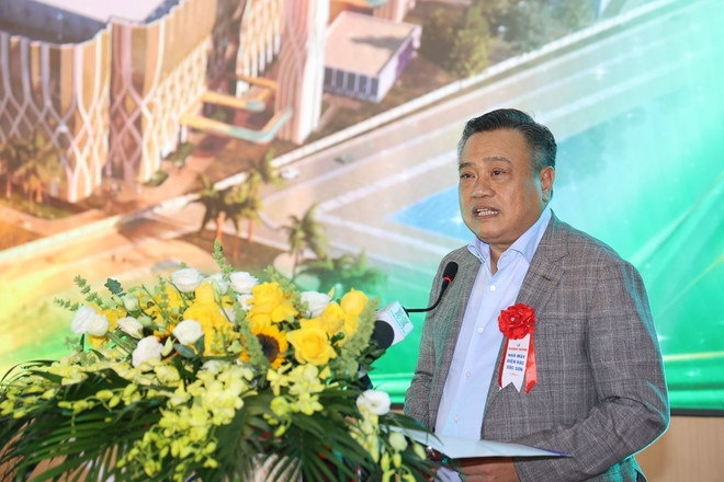 河内人民委员会主席陈士青在典礼上发表讲话。图自越通社 vna-potal-ha-noi-khanh-thanh-nha-may-dien-rac-soc-son-8336250.jpg