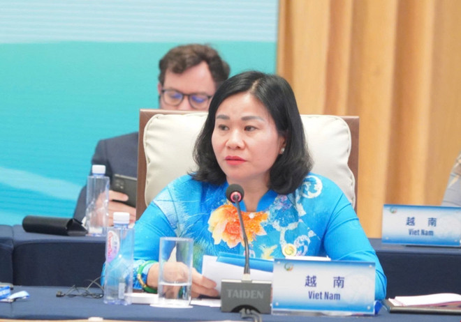 越共中央委员、越南妇女联合会主席阮氏线发表讲话。图自越通社 vna-potal-viet-nam-du-hoi-nghi-lanh-dao-toan-cau-ve-phu-nu-tai-bac-kinh-8336864.jpg