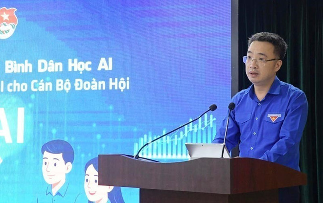 胡志明共青团中央委员会书记、越南青年联合会主席阮祥林发表讲话。图自越通社 vna-potal-tap-huan-binh-dan-hoc-ai-pho-cap-ai-cho-can-bo-doan-hoi-8062490.jpg