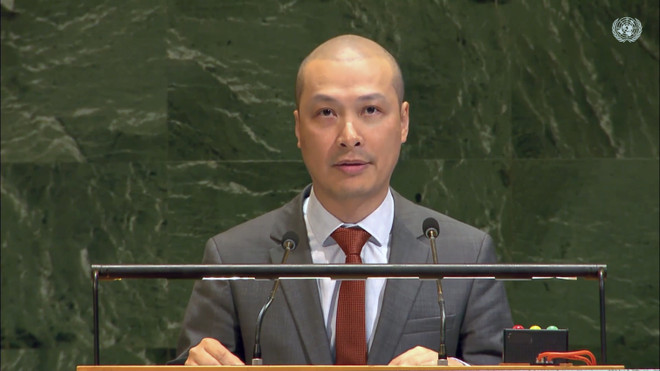 越南常驻联合国代表团副团长阮黄原公使衔参赞在会议上发言。图自越通社 vna-potal-viet-nam-keu-goi-giai-quyet-khung-hoang-tai-gaza-va-trung-dong-8101964.jpg