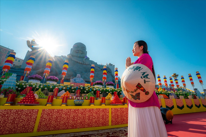 2024年在黑婆山举行的佛诞大典,是全国佛子和游客探索该神秘佛教世界的良机。太阳集团供图 ban-sao-cua-ban-sao-cua-dsc024832-11-4-29.jpg