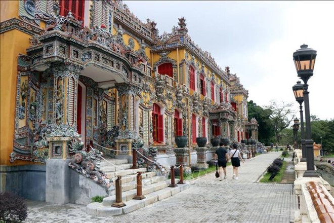 建忠殿是顺化古都富有吸引力的目的地之一。图自越通社 hue-2.jpg