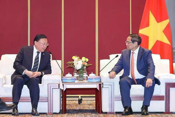 越南政府总理范明政会见中国交通建设集团有限公司(CCCC)董事长王彤宙。图自越通社 thu-tuong-pham-minh-chinh-tiep-ong-vuong-dong-tru.jpg
