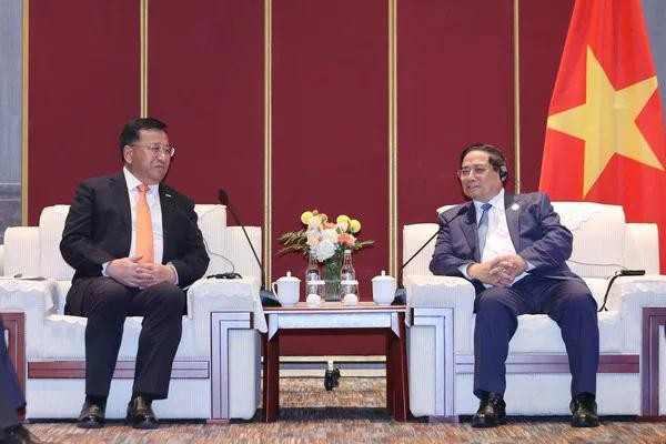 越南政府总理范明政会见中国铁建股份有限公司(CRCC)董事长戴和根。图自越通社 thu-tuong-pham-minh-chinh-tiep-ong-doi-hoa-can.jpg
