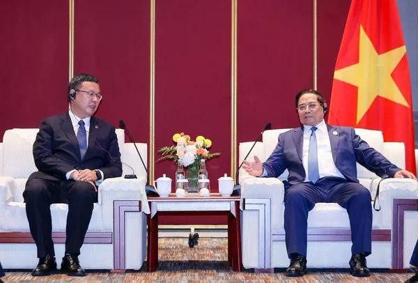 越南政府总理范明政会见中国各大铁路工程公司领导人。图自越通社 thu-tuong-pham-minh-chinh-tiep-lanh-dao-tap-doan-xay-dung-duong-sat.jpg