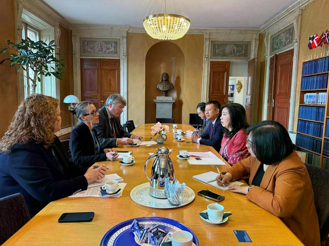 越南外交部副部长黎氏秋姮强调,越南一向重视加强和发展与瑞典的全面友好合作关系。图自dangcongsan.org.vn thu-truong-ngoai-giao-le-thi-thu-hang-tham-va-lam-viec-tai-thuy-dien-20250522071002.jpg