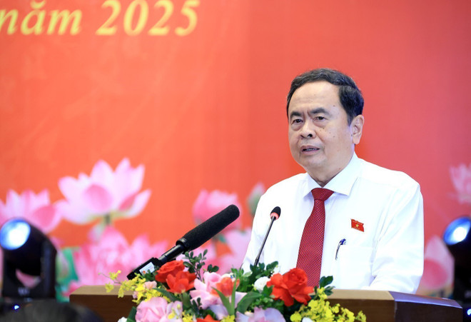 越南国会主席陈青敏发表讲话。图自越通社 vna-potal-chu-tich-quoc-hoi-gap-mat-chuc-mung-cac-nu-dai-bieu-quoc-hoi-chuyen-trach-lanh-dao-va-dang-uy-vien-truc-thuoc-quoc-hoi-nhan-ngay-2010-8345779.jpg