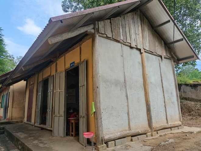 安沛省义心学校临时教室。图自越通社 96092509pmphong-hoc-tam.jpg