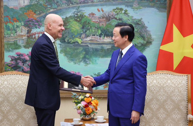 越南政府副总理陈红河会见了荷兰驻越南大使凯斯·范·巴尔(Kees van Baar)。图自越通社 vna-potal-pho-thu-tuong-tran-hong-ha-tiep-dai-su-ha-lan-8210907.jpg