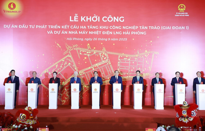 越南政府总理范明政出席海防市两大项目开工仪式。图自越通社 vna-potal-thu-tuong-du-le-khoi-cong-du-an-ket-cau-ha-tang-khu-cong-nghiep-tan-trao-hai-phong-8299236.jpg