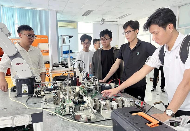 thanh-pho-ho-chi-minh-no-luc-hoan-thien-he-sinh-thai-nghien-cuu-dao-tao-vi-mach-ban-dan-2723.jpg