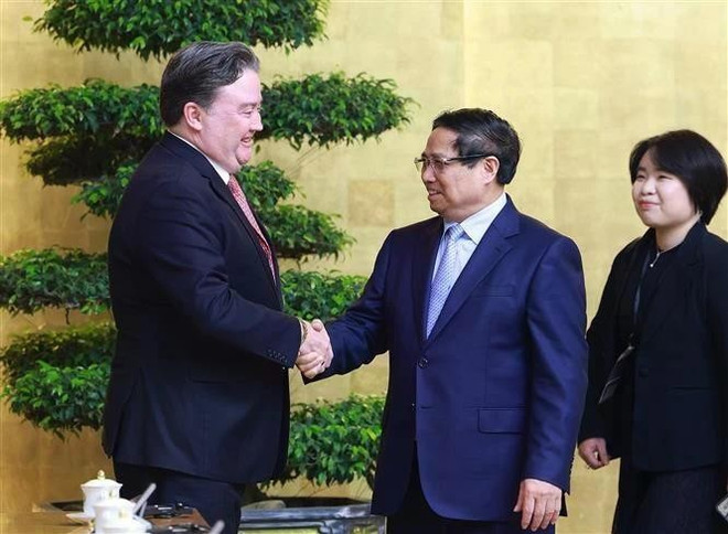 政府总理范明政与美国驻越南大使马克·埃文斯·纳珀。图自越通社 vna-potal-thu-tuong-pham-minh-chinh-tiep-dai-su-hoa-ky-tai-viet-nam-7911730.jpg