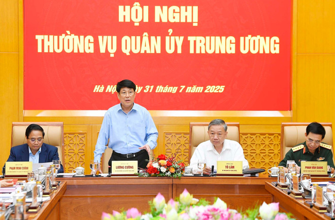 国家主席梁强发表讲话。图自越通社 vna-potal-tong-bi-thu-to-lam-chu-tri-hoi-nghi-thuong-vu-quan-uy-trung-uong-8183524.jpg