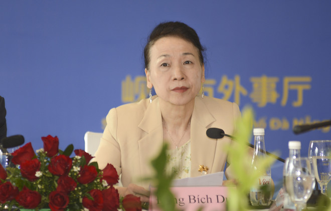 中国驻岘港总领事董碧幽发表讲话。图自越通社 vna-potal-tang-cuong-hop-tac-khu-vuc-mekong-lan-thuong-7925464.jpg