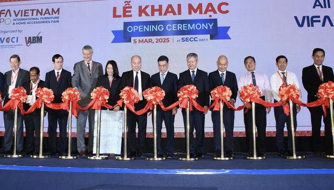vna-potal-khai-mac-hoi-cho-quoc-te-do-go-va-my-nghe-xuat-khau-viet-nam-2025-7887571.jpg