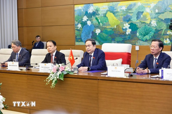 越南国会主席陈青敏发表讲话。图自越通社 chu-tich-quoc-hoi-tran-thanh-man-hoi-kien-tong-thong-cong-hoa-nam-phi-matamela-cyril-ramaphosa-4.jpg