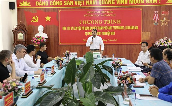 会谈场景。图自越通社 vna-potal-san-sang-tham-gia-giao-luu-trai-he-tai-thanh-pho-saint-peterburg-lien-bang-nga-8148629.jpg