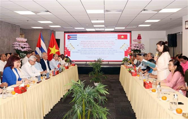 越古友好交流会场景。图自越通社 vna-potal-pho-chu-tich-nuoc-cuba-du-chuong-trinh-gap-go-huu-nghi-viet-nam-cuba-8001222.jpg