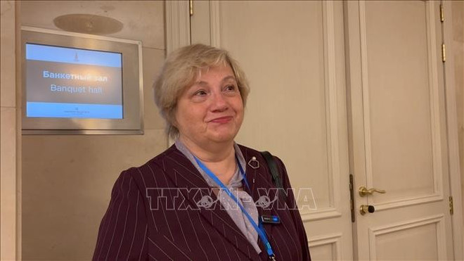 “今日俄罗斯”国际通讯社记者、越南与东盟研究中心越南学资深专家埃琳娜·尼库林娜。图自越通社 chuyen-tham.jpg