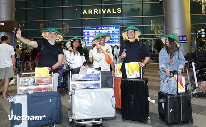 岘港旅游业迎接众多国际游客前来观光休闲。图自Vietnam+ dubai06.jpg