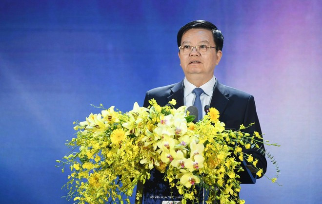 越南政府副总理梅文政在颁奖典礼上发表讲话。图自Vietnam+ z7055652493337-db28c852c9ec05e20304fd5316f81fef.jpg
