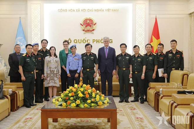双方代表合影。图自图自www.qdnd.vn anh-chup-chung.jpg