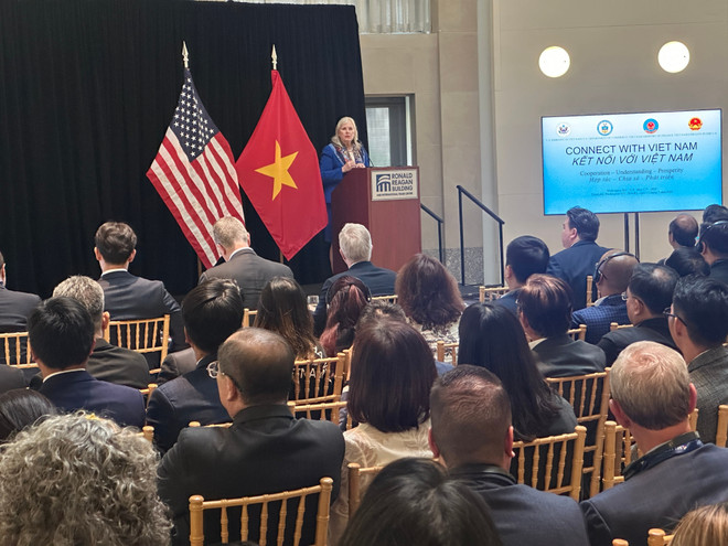 美国商务部副部长黛安·法瑞尔发表讲话。图自越通社 vna-potal-doanh-nghiep-viet-nam-tim-kiem-co-hoi-dau-tu-vao-hoa-ky-8029073-1.jpg