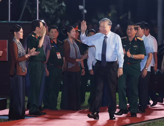 tong-bi-thu-to-lam-den-du-chuong-trinh-nghe-thuat-anh-thong-nhat-ttxvn.jpg
