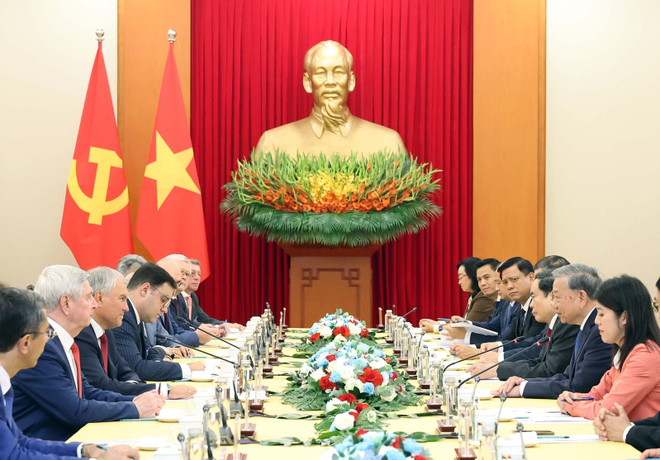 越共中央总书记苏林会见俄罗斯国家杜马主席维亚切斯拉夫·沃洛金。图自越通社 vna-potal-tong-bi-thu-to-lam-tiep-chu-tich-duma-quoc-gia-nga-8303836.jpg