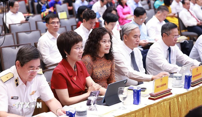 与会代表。图自越通社 thu-tuong-chu-tri-hoi-nghi-tong-ket-chuong-trinh-va-phong-trao-thi-dua-ca-nuoc-chung-tay-xoa-nha-tam-nha-dot-nat-8235139.jpg