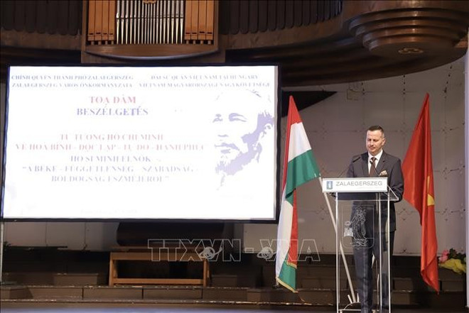 佐洛埃格塞格市市长巴拉伊茨·佐尔坦发表讲话。图自越通社 hungary3-190525.jpg